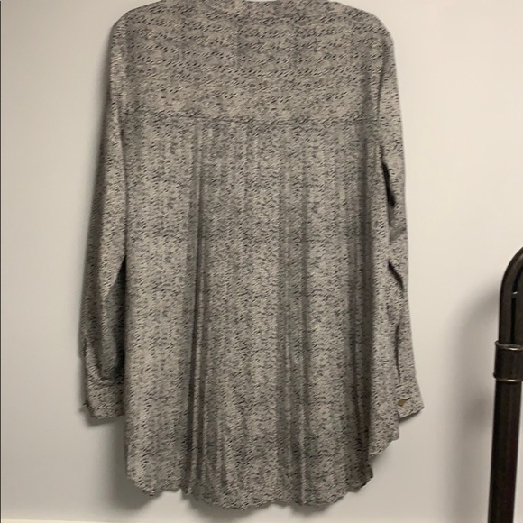 Daisy Fuentes long button front print blouse Lg - Picture 3 of 6